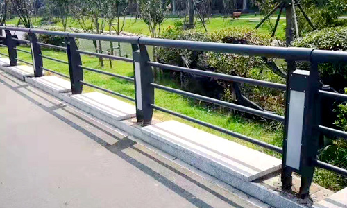 燈光護欄（lán）