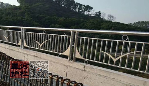 不（bú）鏽（xiù）鋼橋梁護欄